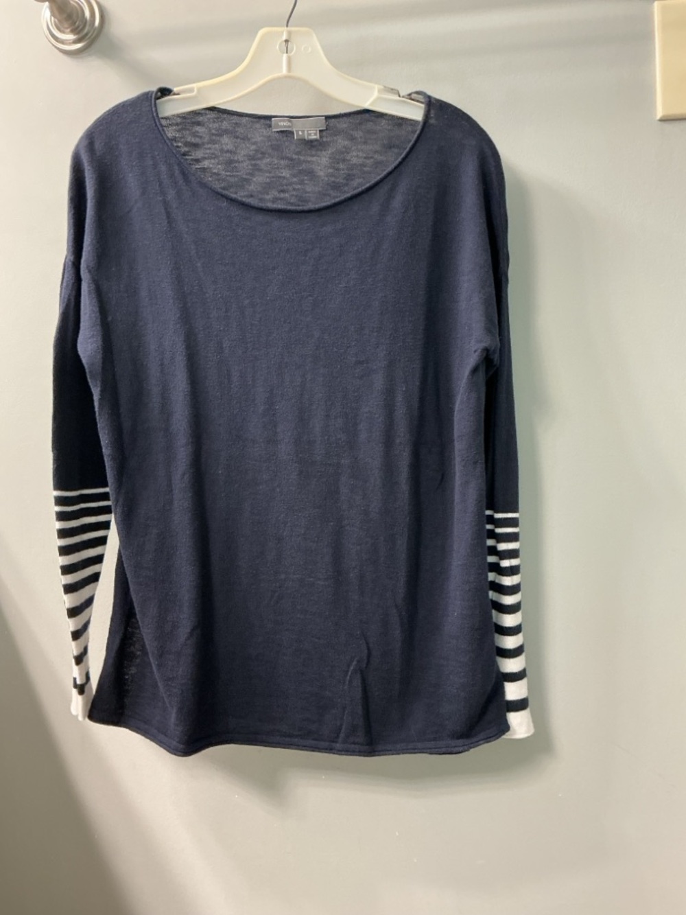 Vince Navy lightweight long sleeve Knit Top